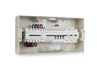灰色の白い電気配分キャビネットIEC60439-3の壁の台紙の電気配電箱